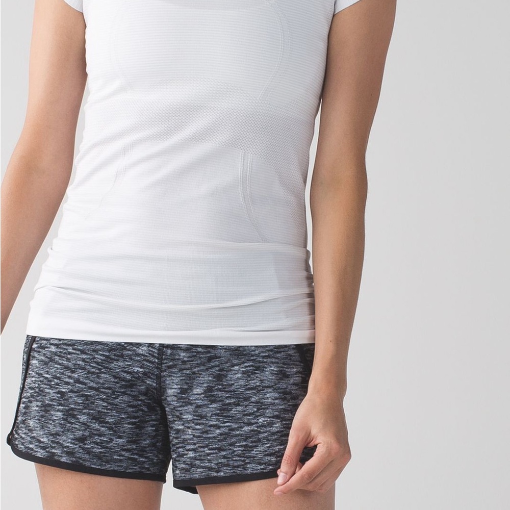 Lululemon Run Times Short *4-way Stretch 4"
Dramatic Static White Black / Black